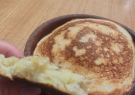 Panqueques esponjosos con manzana o banana