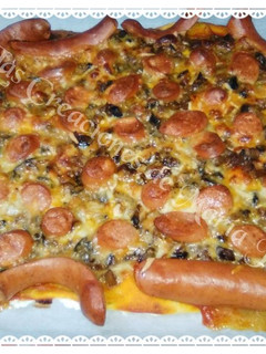 Una foto de Pizza de Berenjena y Salchichas
