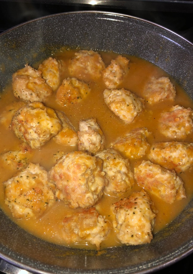 Una foto de Albóndigas de avena con salsa de zanahoria sano