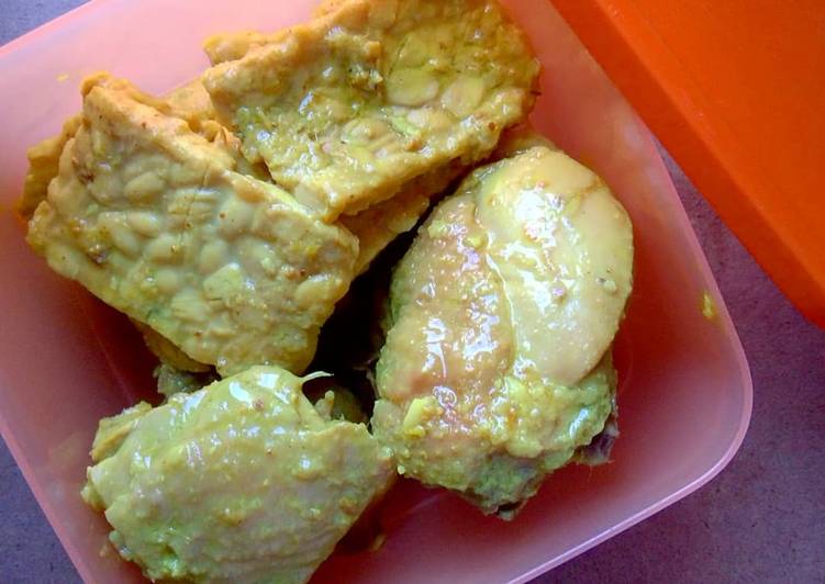 Langkah Mudah untuk Membuat Ayam Ungkep Bumbu Kuning, Lezat