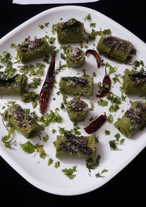 A picture of Mint palak khandvi.