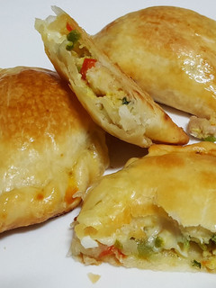 Una foto de Empanadas de pollo y mozzarella