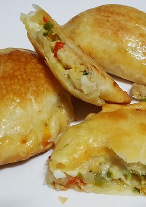 Una foto de Empanadas de pollo y mozzarella