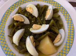 Foto principal de Hervido de judías verdes con huevo cocido y patatas