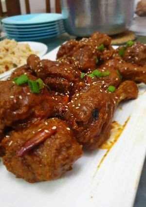 A picture of Korean fried chicken.