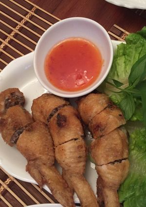 Hình của món Cánh gà dồn thịt chiên giòn.