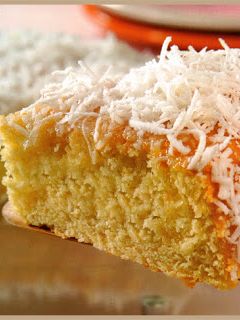 Una foto de Torta de coco, naranja y miel.