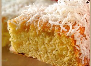 Una foto de Torta de coco, naranja y miel.
