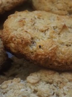 Una foto de Galletitas de avena, coco, naranja y miel