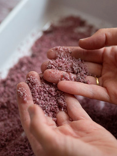 Una foto de Sal de vino tinto
