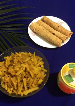 A picture of Bengali Aloo Pyaaz Chocchori.