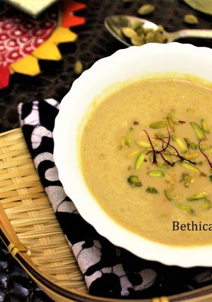 A picture of Nolen Gurer Payesh (Date Palm Jaggery Rice Kheer / Pudding).