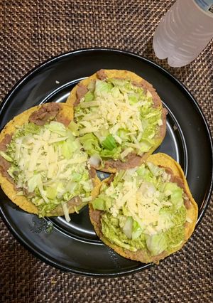 Una foto de Tostadas de pollo al cilantro🤩