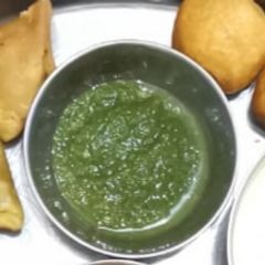 A picture of Green chutney.