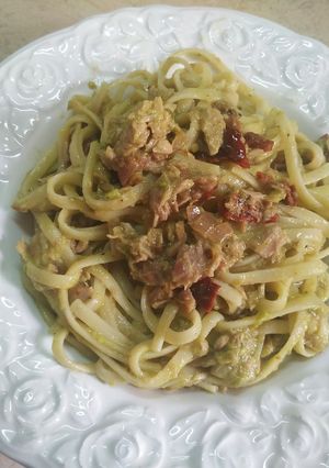 Φωτογραφία της συνταγής Spaghetti με τόνο, λιαστή ντομάτα και σάλτσα αβοκάντο