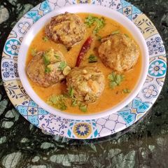 A picture of Palak(Spinach leaves) Balls in Curd Gravy.
