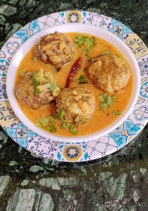 A picture of Palak(Spinach leaves) Balls in Curd Gravy.