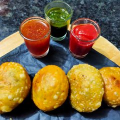 A picture of Lilva ni kachori.