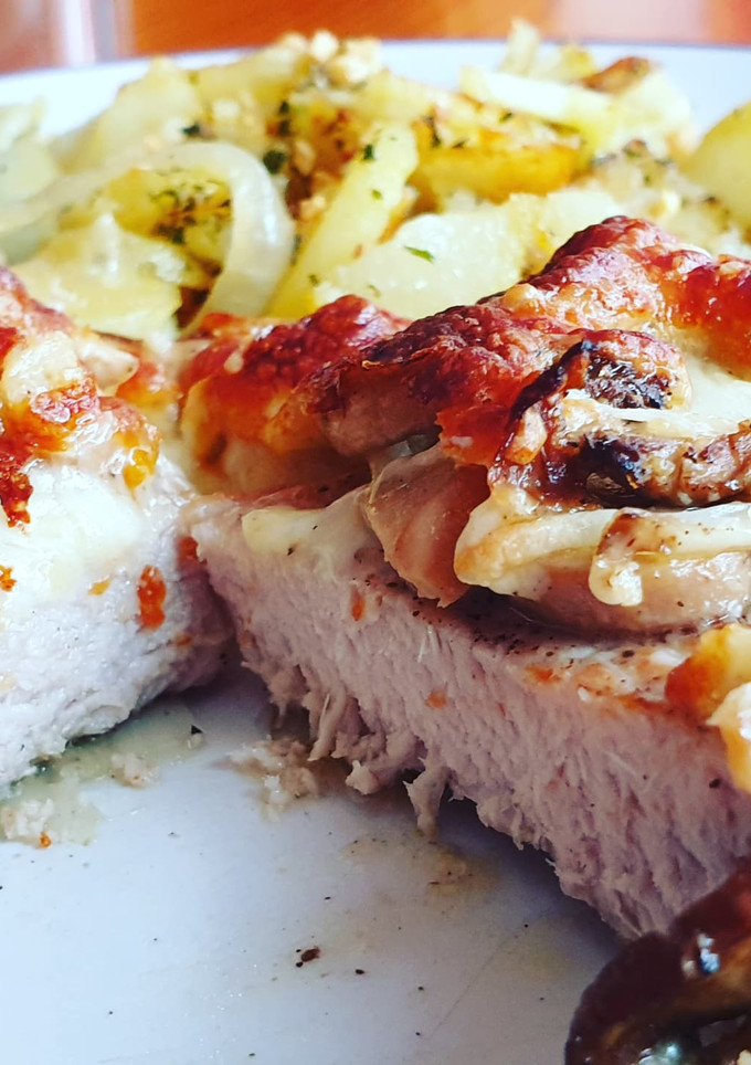 Una foto de Lomo de cerdo con champiñones y cebolla (principiantes)
