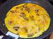 Une photo de omelette champignons