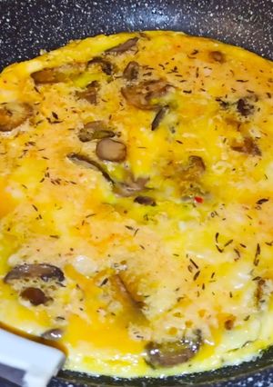 Une photo de Omelette aux champignons et parmesan