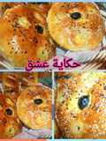 خبزات محشيين بالجبن