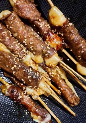 Une photo de Brochettes yakitori, bœuf et fromage