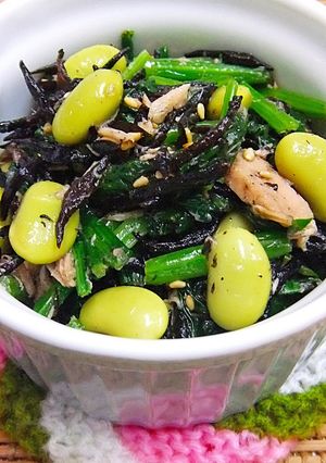 A picture of Easy Ponzu Hijiki, Edamame, Tuna, and Spinach Salad.
