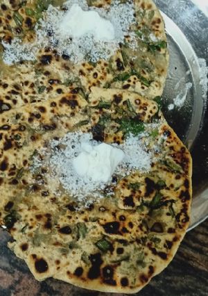 A picture of Punjabi palak paratha.
