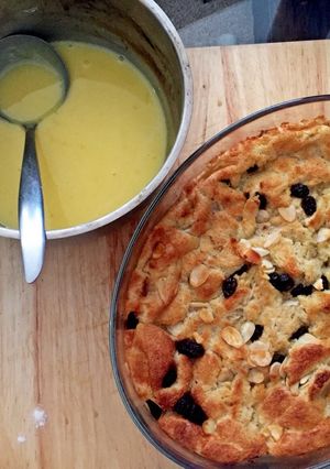 Foto resep Bread puding with vanilla sauce