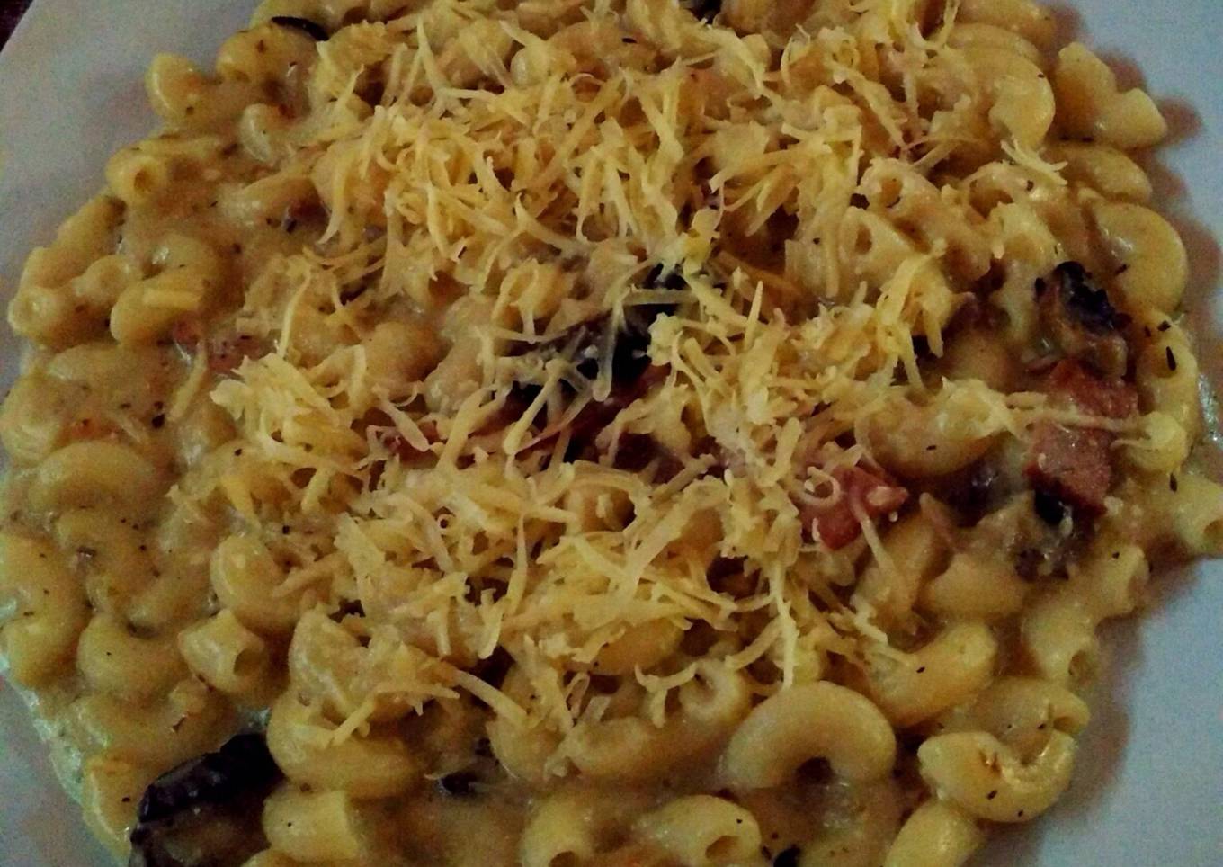 Mac and Cheese with Beef Bacon and Mushroom