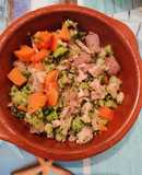 Falso arroz de coliflor y brócoli con boniato y salchicha