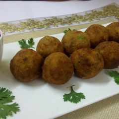 A picture of Peri Peri cheesy potatoes rolls.