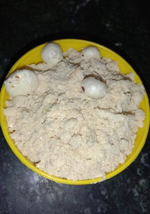 आटे की पंजीरी (Aate ki panjari recipe in Hindi) रेसिपी मुख्य फोटो