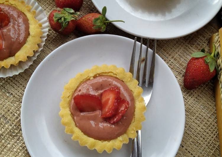 Strawberry Crémeux with Sablé Breton Crust (Pie Strawberry)