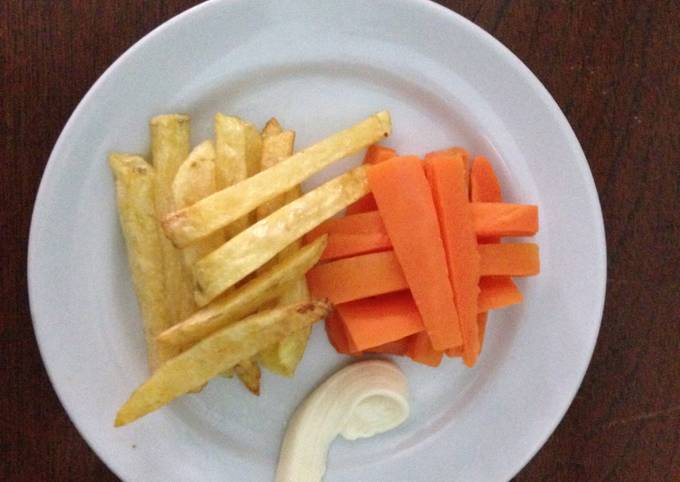 camilan sederhana: kentang goreng+wortel rebus
