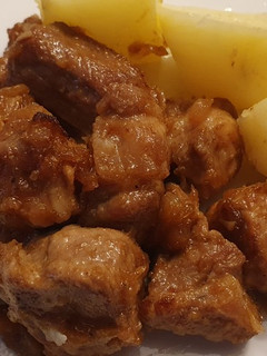 Una foto de Lomo encebollado con cachelos