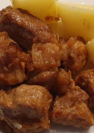 Una foto de Lomo encebollado con cachelos
