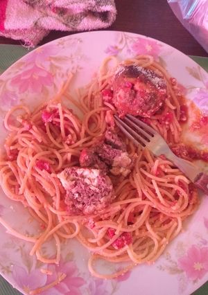 Una foto de Tallarines con albóndigas mixta