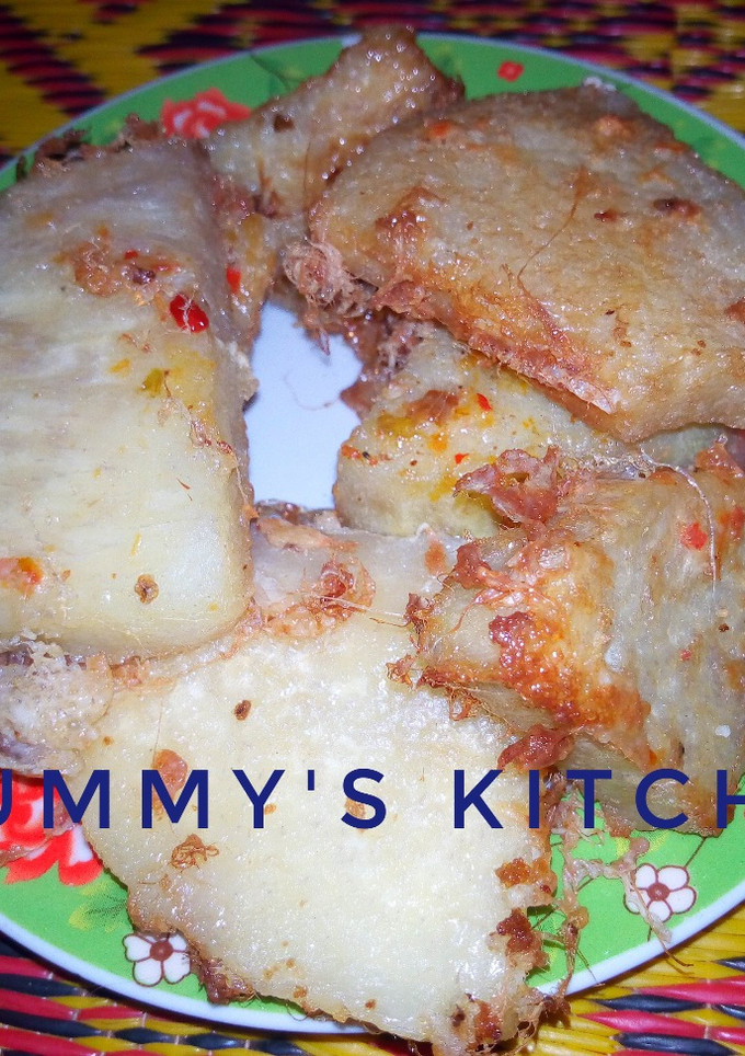 A picture of Boiled Yam Coated with Egg.