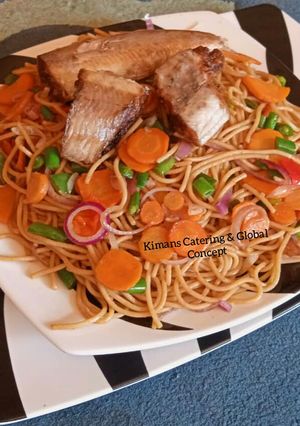 A picture of Stir fried spaghetti.