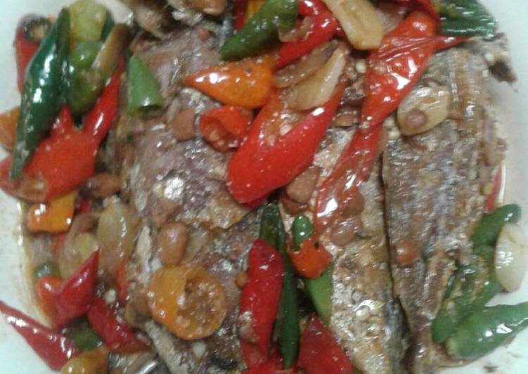 Resep Ikan kembung masak tauco | Cara Buat Ikan kembung masak tauco Yang Mudah Dan Praktis