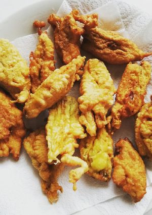 Foto di Fiori di zucca ripieni fritti