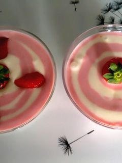 Una foto de Crema de fresas y plátano con mascarpone