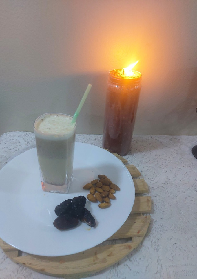 A picture of Dates and almond shake.