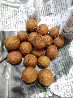 வாழைக்காய் கோலா உருண்டை (Vaazhaikaai kola urundai Recipe in Tamil) செய்முறை முக்கிய புகைப்படம்