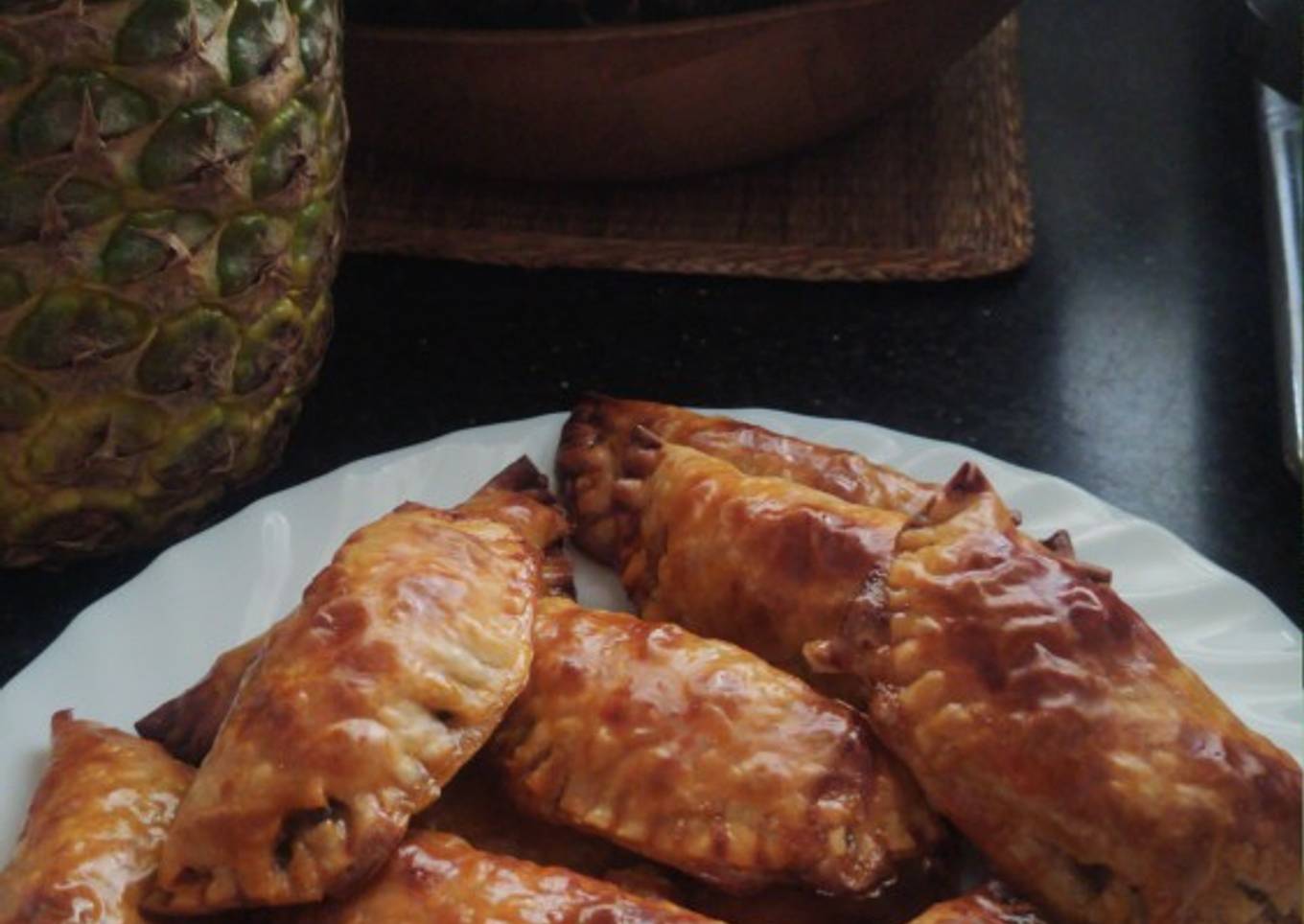 Empanadillas de berenjena, atún, cebolla y tomate