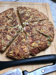 Una foto de Tortilla de fideos corbatitas integrales a la carbonara