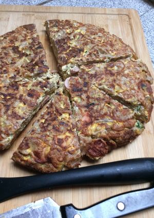 Una foto de Tortilla de fideos corbatitas integrales a la carbonara