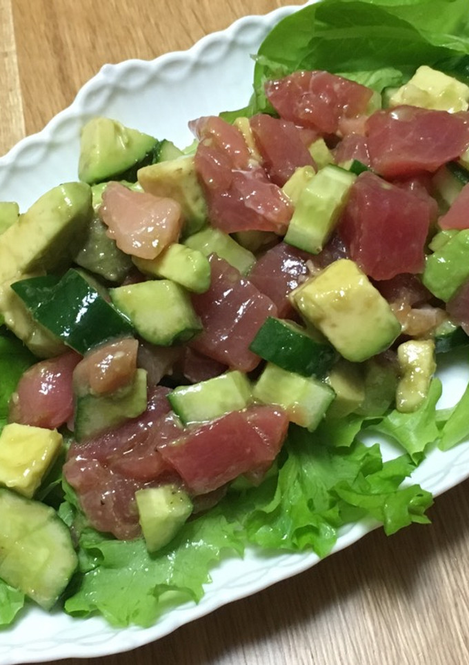 Una foto de Ensalada de atún y aguacate